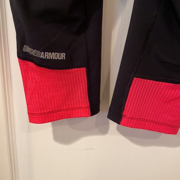 Under Armour size medium capris - Picture 3 of 5